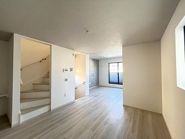 リビングダイニングになります。ご家族そろっての素敵な空間になりそうですね。