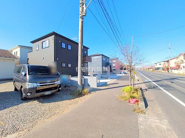 前面道路を含めた現地写真です。