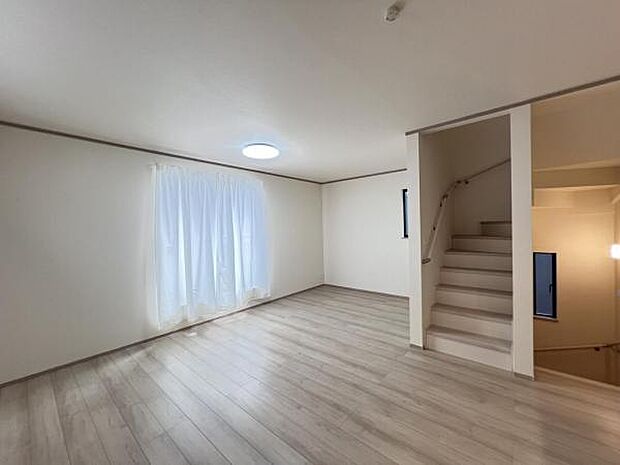 リビングダイニングになります。ご家族そろっての素敵な空間になりそうですね。