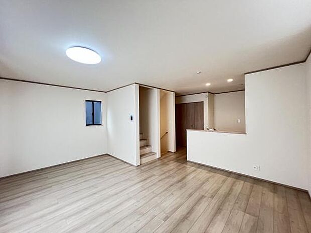 家族団らんの場所としてゆったりと居心地の良いリビングです。