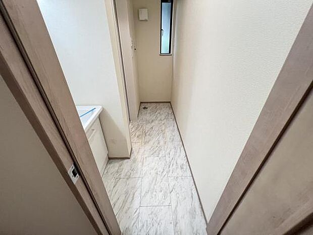 脱衣所は小さなお子様がいるご家庭にも重宝されます。