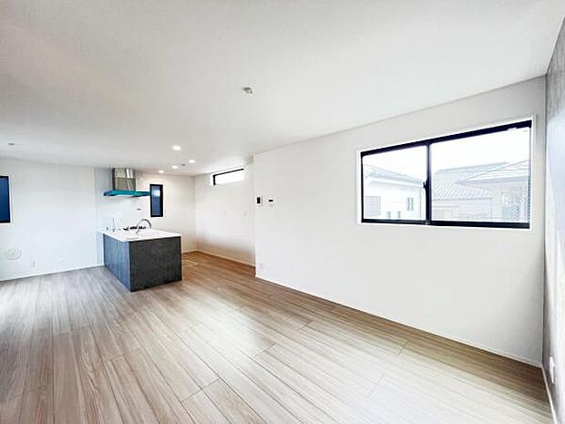 ご家族の温かい時間を演出するダイニングスペースです。