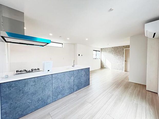 家族団らんの場所としてゆったりと居心地の良いリビングです。