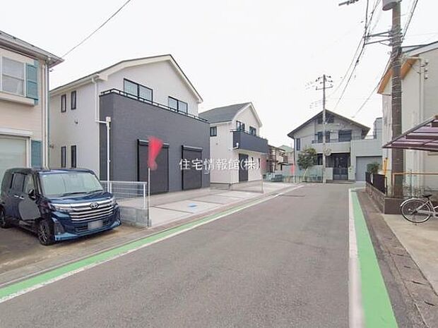 前面道路を含めた現地写真です。