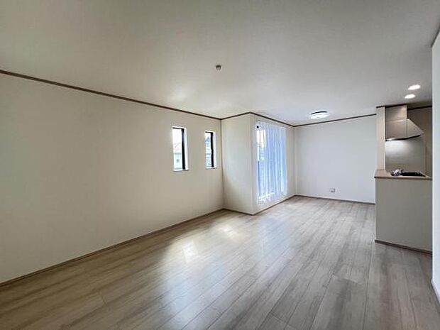 リビングダイニングになります。ご家族そろっての素敵な空間になりそうですね。