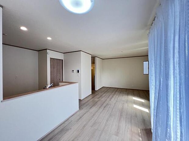 家族団らんの場所としてゆったりと居心地の良いリビングです。