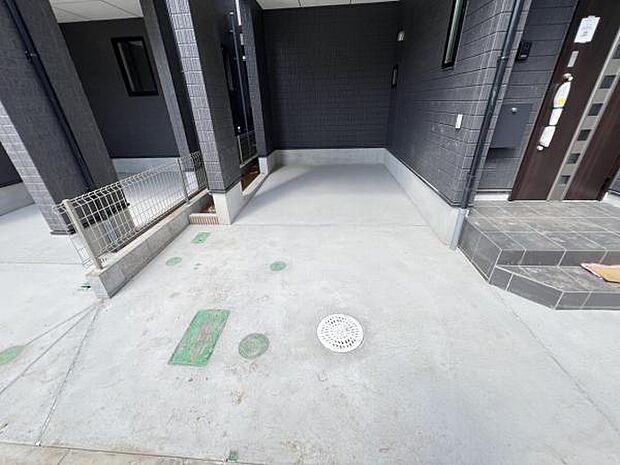 駐車場ももちろん完備しておりますのでお車所有の方にも心強いです。