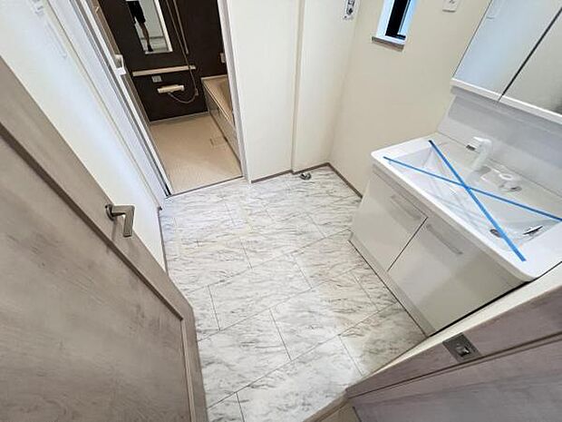 脱衣所は小さなお子様がいるご家庭にも重宝されます。