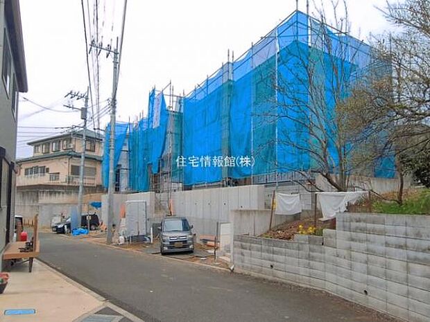 前面道路を含めた現地写真です。