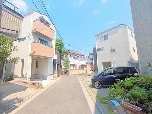 前面道路を含めた現地写真です。