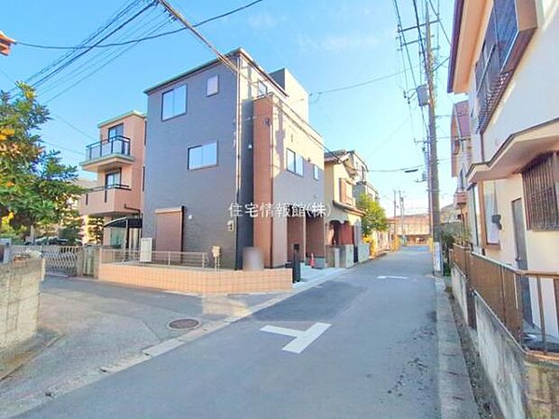 前面道路を含めた現地写真です。