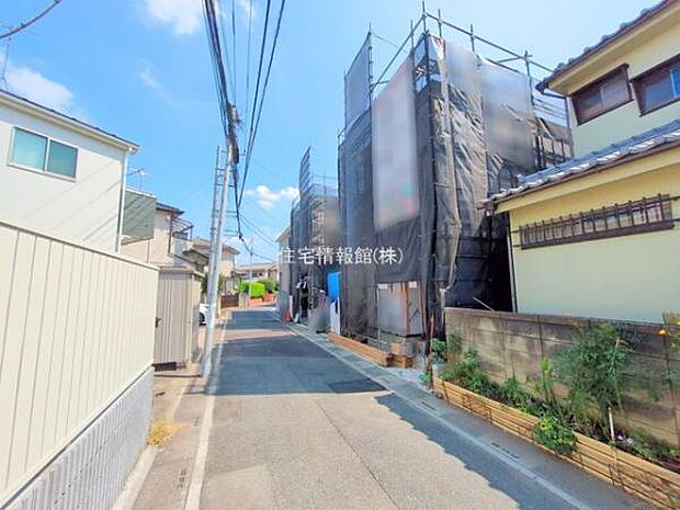 前面道路を含めた現地写真です。