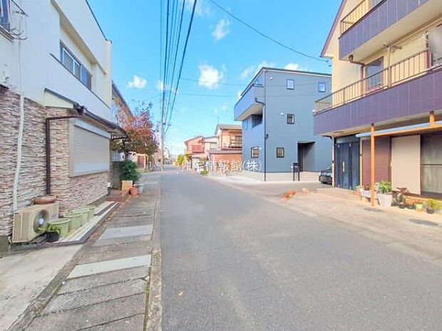 前面道路を含めた現地写真です。