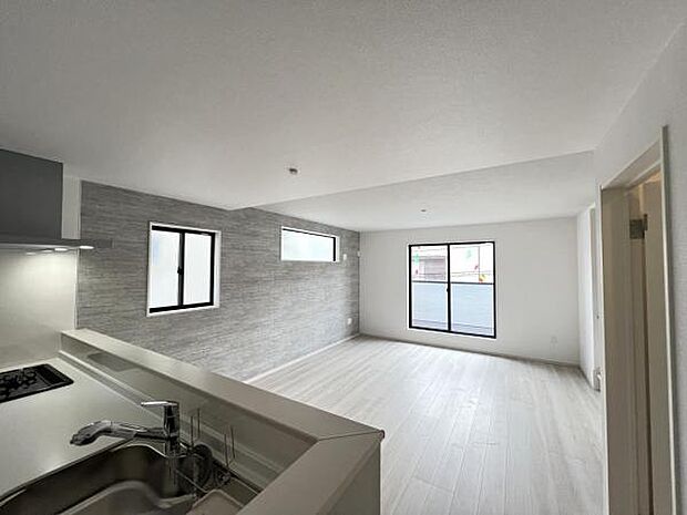 家族団らんの場所としてゆったりと居心地の良いリビングです。