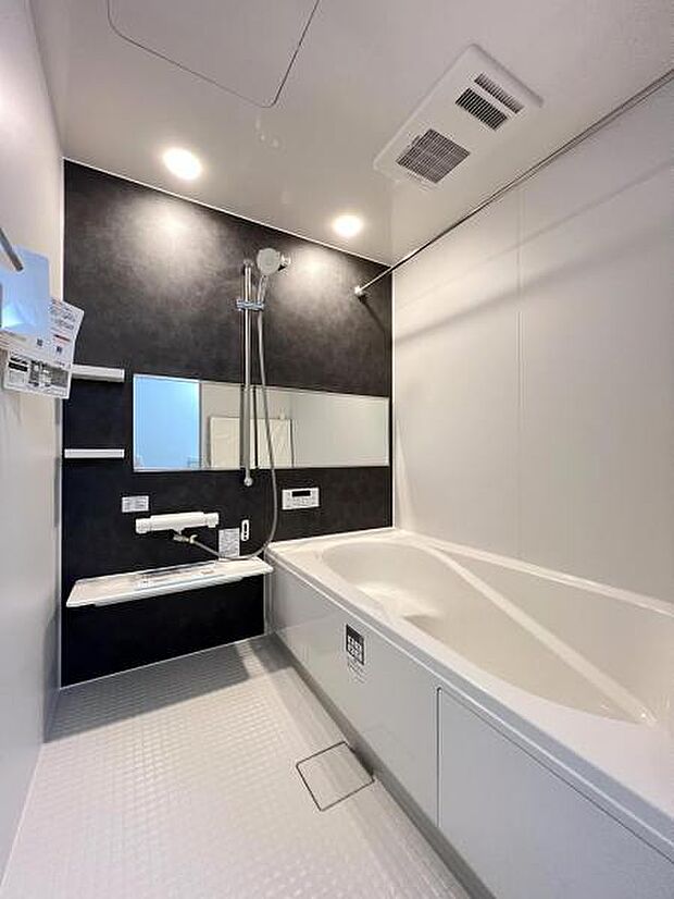 お洗濯にも重宝する浴室乾燥機付き。寒い時期もいつも温かいお湯に浸かれる追い焚き機能付きです。