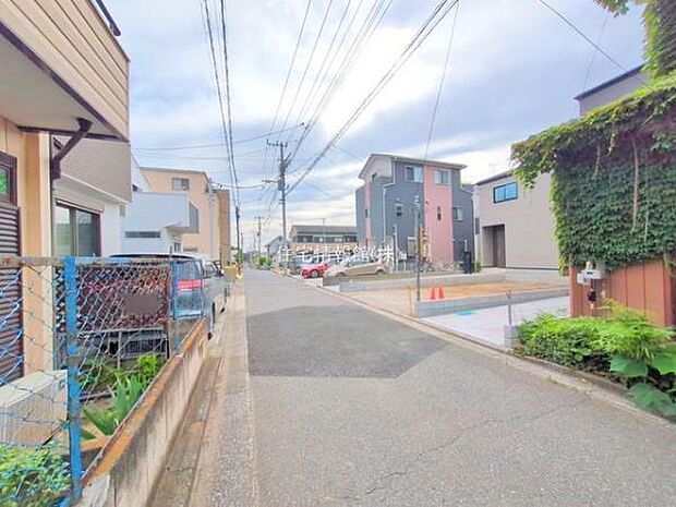 前面道路を含めた現地写真です。