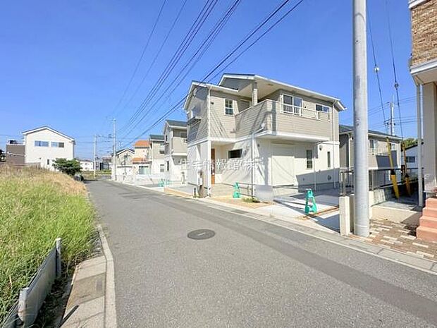 前面道路を含めた現地写真です。