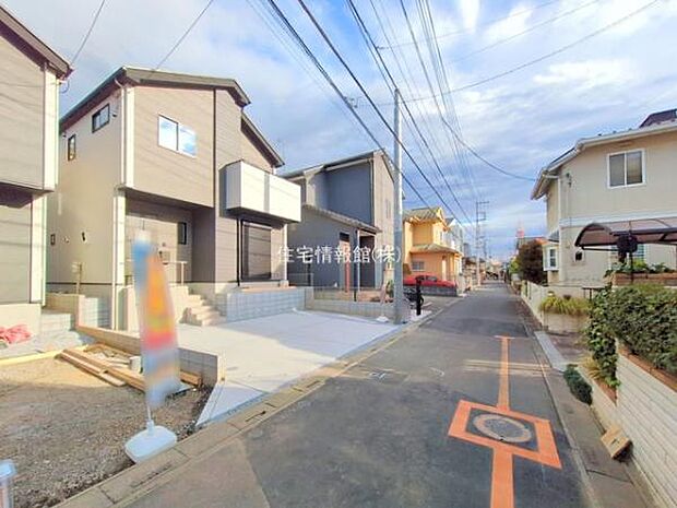 前面道路を含めた現地写真です。