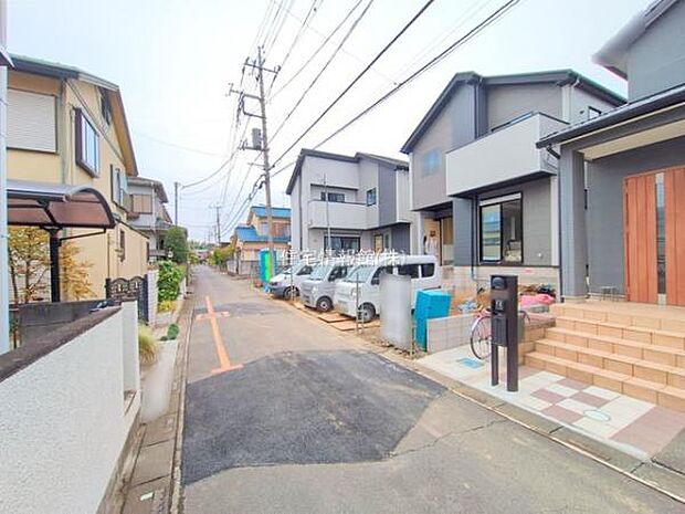 前面道路を含めた現地写真です。