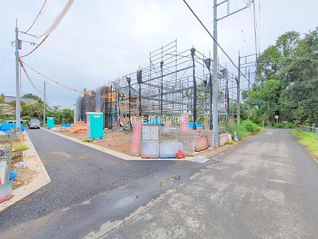 前面道路を含めた現地写真です。