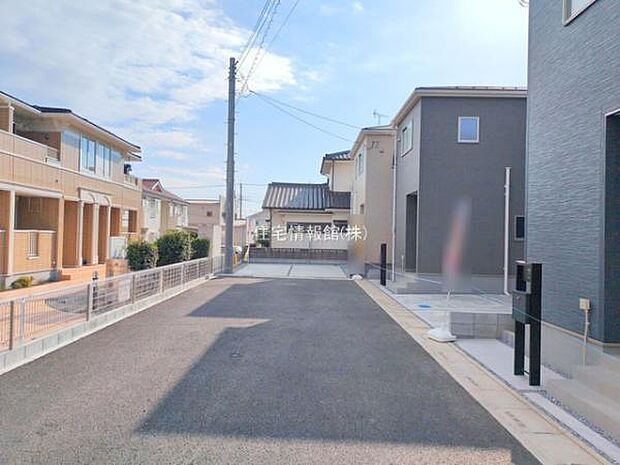 前面道路を含めた現地写真です。