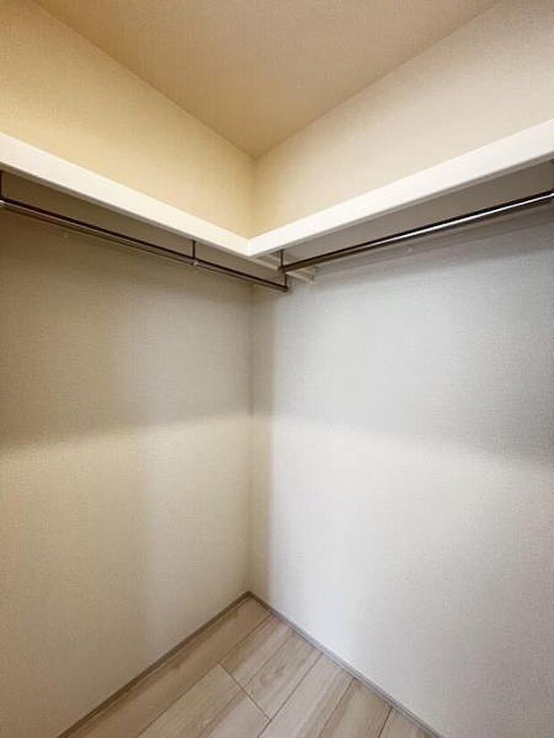 いつでもお部屋をスッキリお使い頂ける収納スペースを設置。