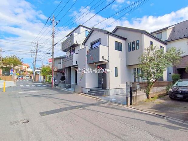 前面道路を含めた現地写真です。