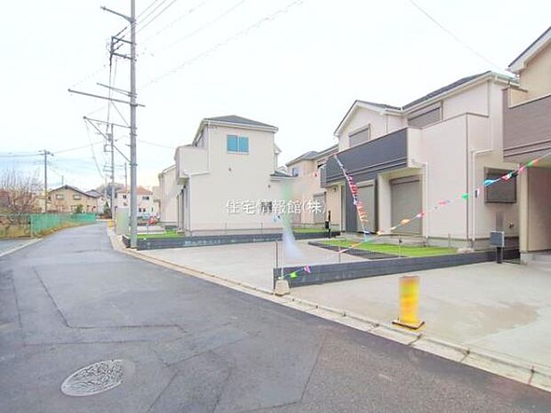 前面道路を含めた現地写真です。