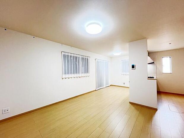 リビングダイニングになります。ご家族そろっての素敵な空間になりそうですね。