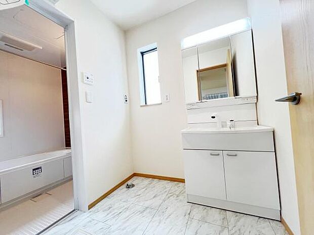 脱衣所は小さなお子様がいるご家庭にも重宝されます。