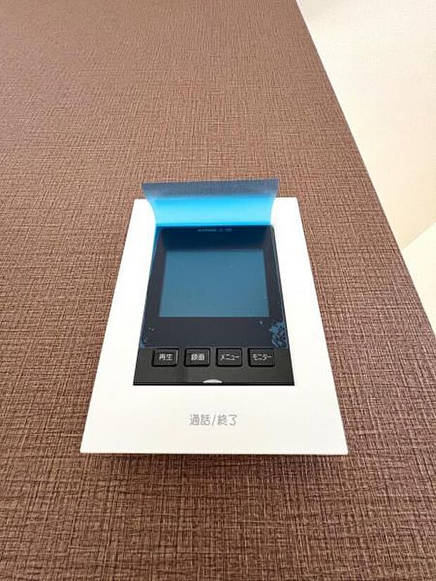 訪問者を確認できるTVモニター付きインターフォンです。