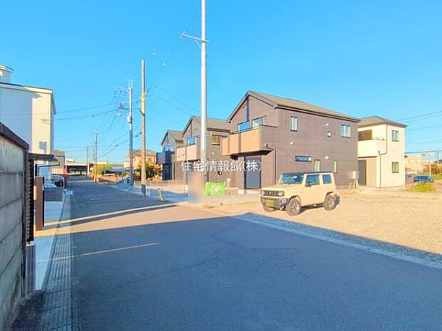 前面道路を含めた現地写真です。