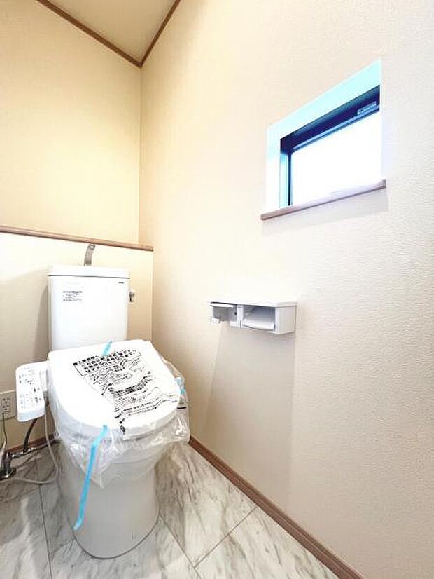 各階にトイレを設けており、ご家族が揃う時もゆとりをもってご利用いただけます。