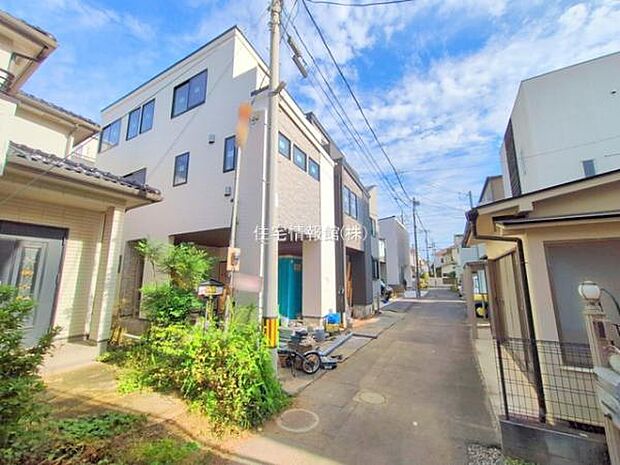 前面道路を含めた現地写真です。