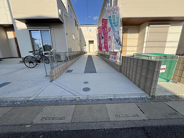 駐車場ももちろん完備しておりますのでお車所有の方にも心強いです。