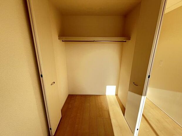 中の物を確認しやすく、取り出しやすい収納スペース。お部屋を広々とお使いいただけます。