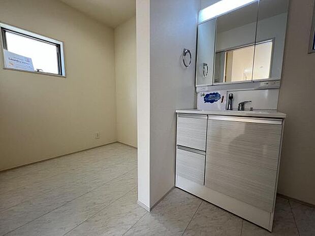 脱衣所は小さなお子様がいるご家庭にも重宝されます。