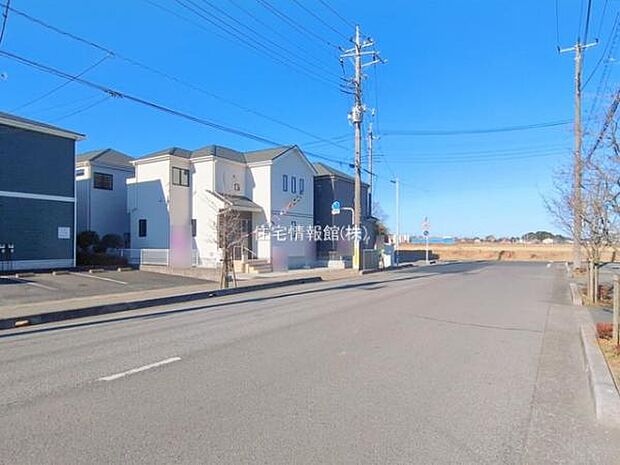 前面道路を含めた現地写真です。