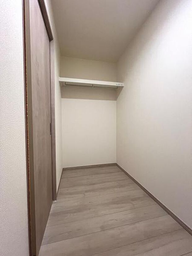 いつでもお部屋をスッキリお使い頂ける収納スペースを設置。