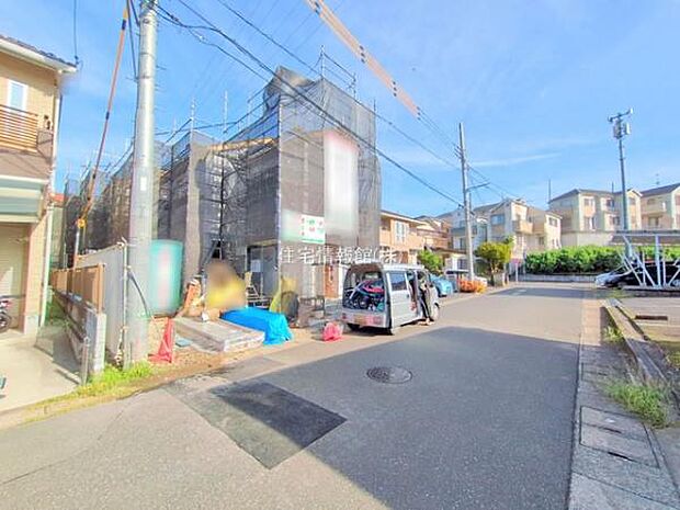 前面道路を含めた現地写真です。