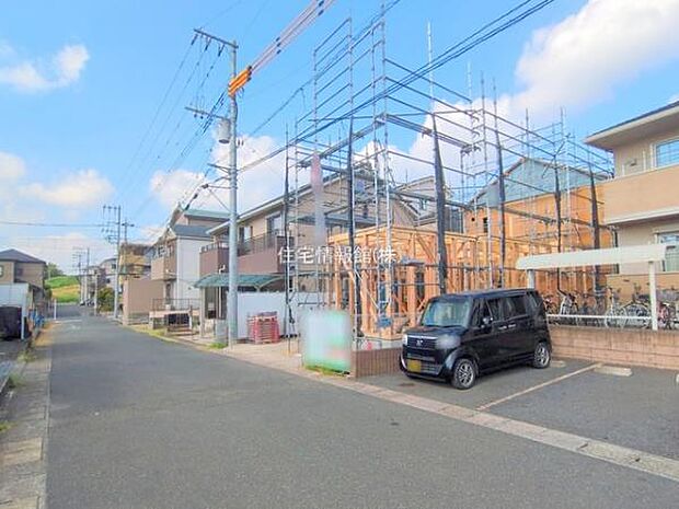 前面道路を含めた現地写真です。