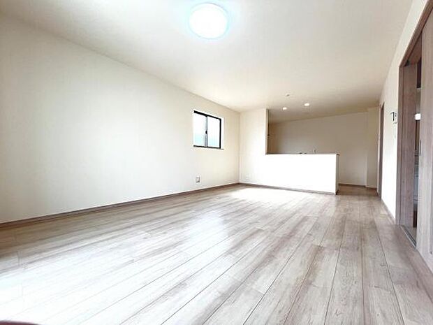 リビングダイニングになります。ご家族そろっての素敵な空間になりそうですね。