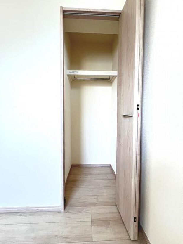 中の物を確認しやすく、取り出しやすい収納スペース。お部屋を広々とお使いいただけます。