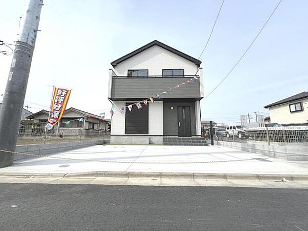 前面道路を含めた現地写真です。ぜひ周辺環境も併せてご覧ください。