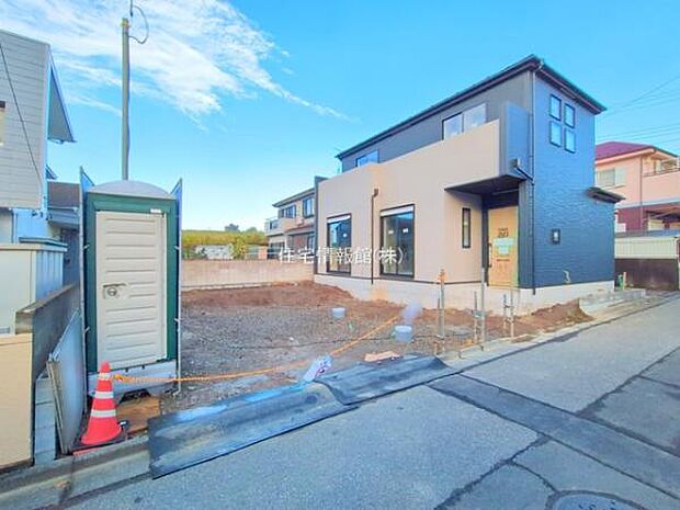 前面道路を含めた現地写真です。