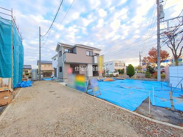 前面道路を含めた現地写真です。