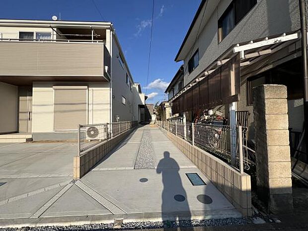 駐車場ももちろん完備しておりますのでお車所有の方にも心強いです。