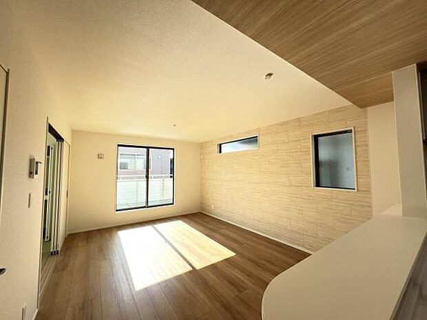 リビングダイニングになります。ご家族そろっての素敵な空間になりそうですね。