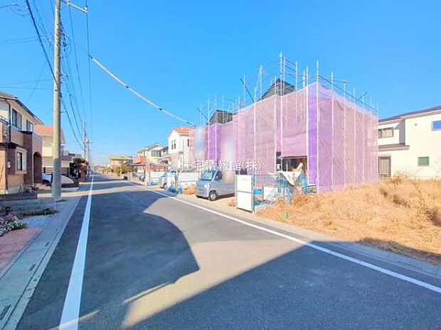 前面道路を含めた現地写真です。