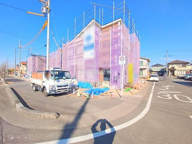 前面道路を含めた現地写真です。